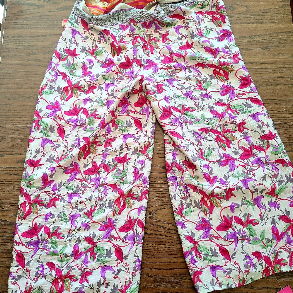 One size fits all reversible wrap pants